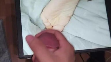 意淫足交